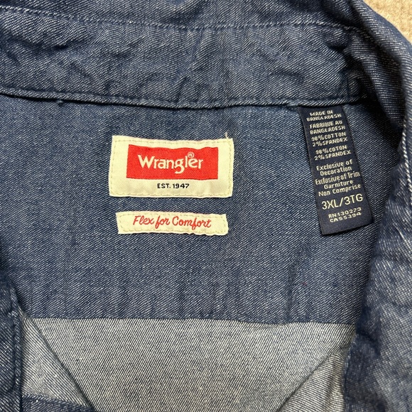 Wrangler Men's Dark Blue Button Down Shirt - Picture 3 of 4